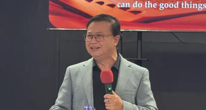 Portrait of Pastor Rev. Ricky Hla